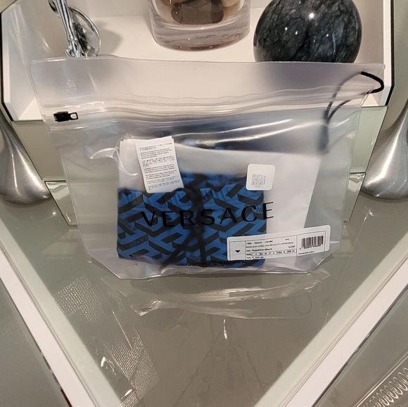 VERSACE MEN'S SWIMMING BEACHWEAR MADE IN ITALY SIZE #4 USA SIZE S/M NEW. - Picture 3 of 5